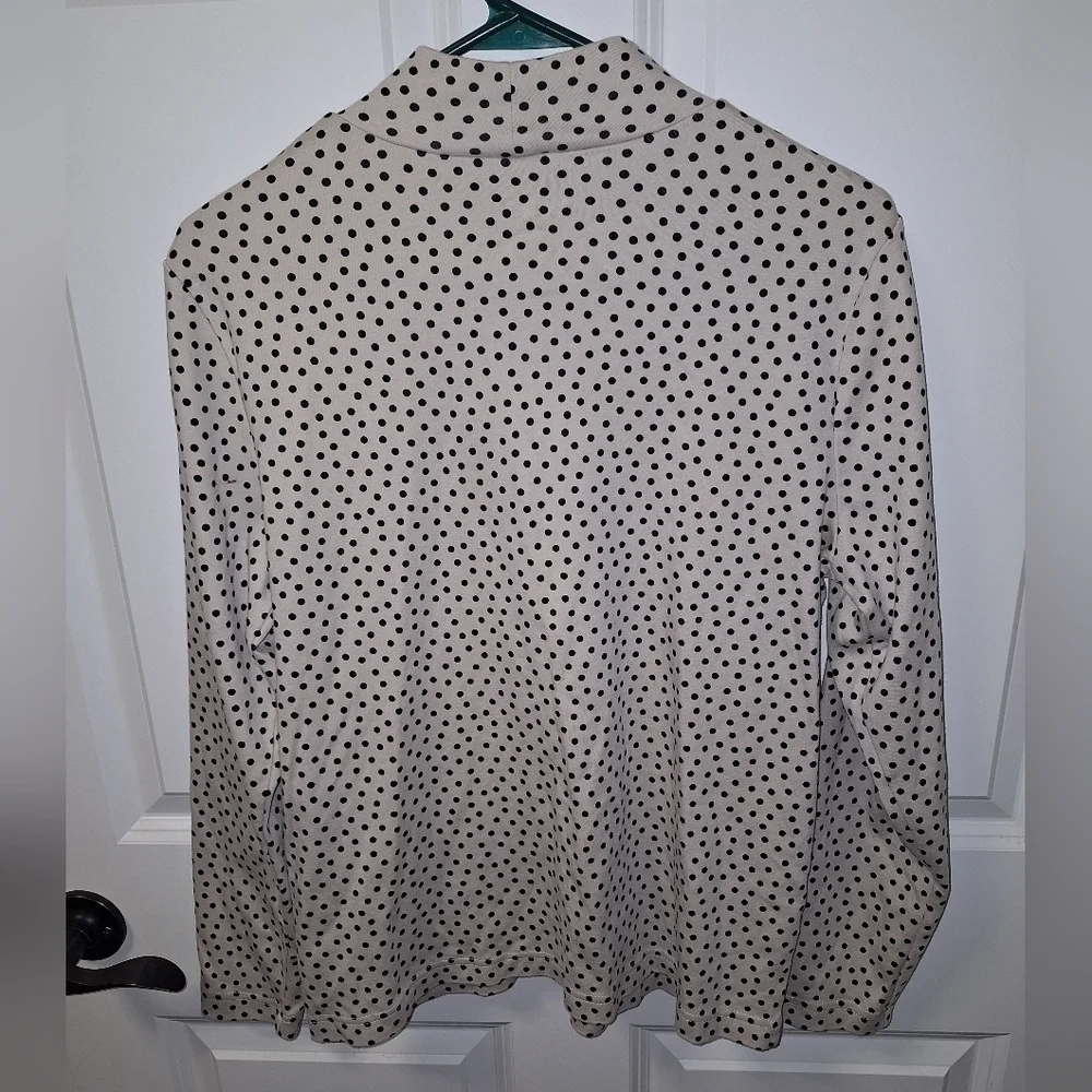 A Kim Rogers cream and black polka dot long sleeve sweater in a size large.